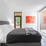 2Br Hollywood Luxury Condo